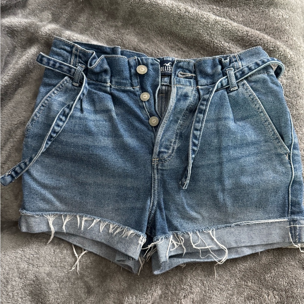 Pre-Owned Hollister Paper Bag Mom Shorts